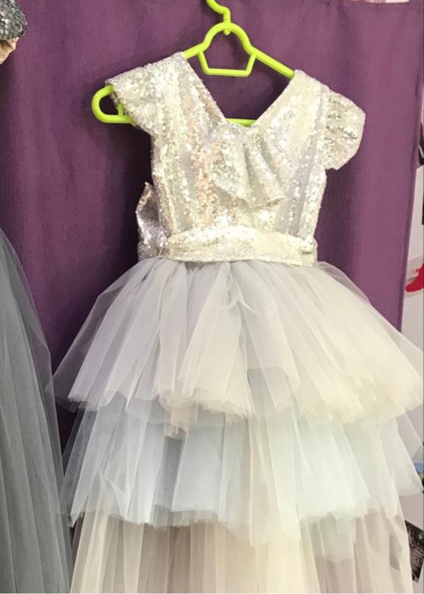 Трехярусное десткое разноцветное платье с глиттером напрокат