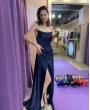 Синее длинное платье с разрезом в пол и открытым верхом