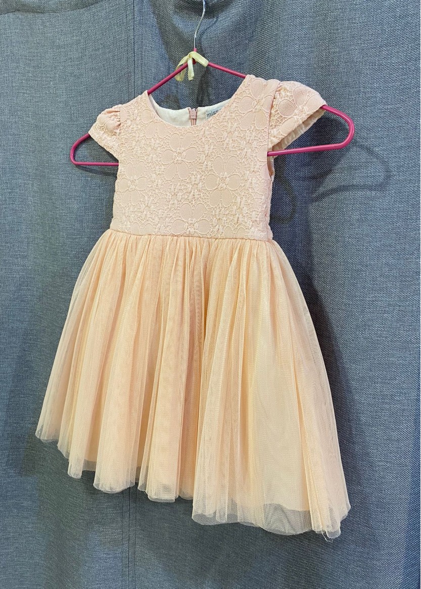 Маленькое детское персиковое платье напрокат в Краснодаре