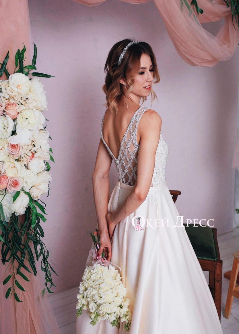 Свадебное платье белое в пол в наличии в Краснодаре