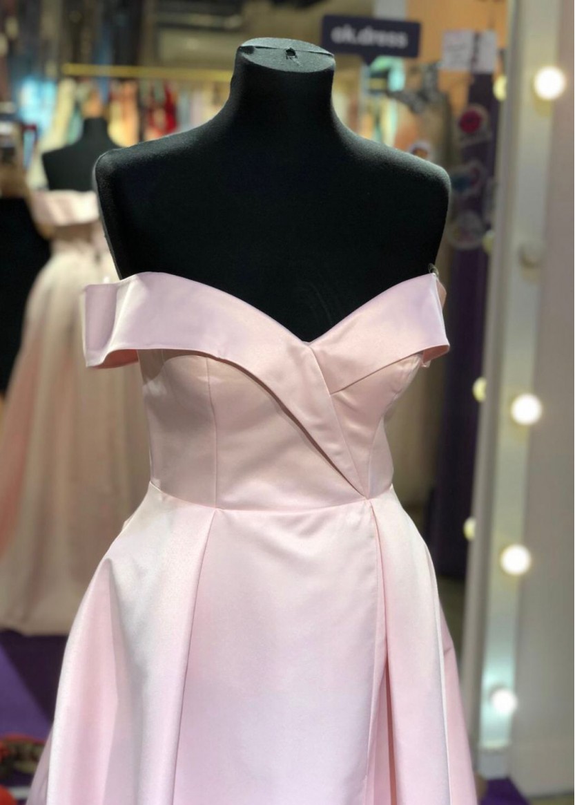 Розовое платье со спущенными плечами напрокат в Краснодаре