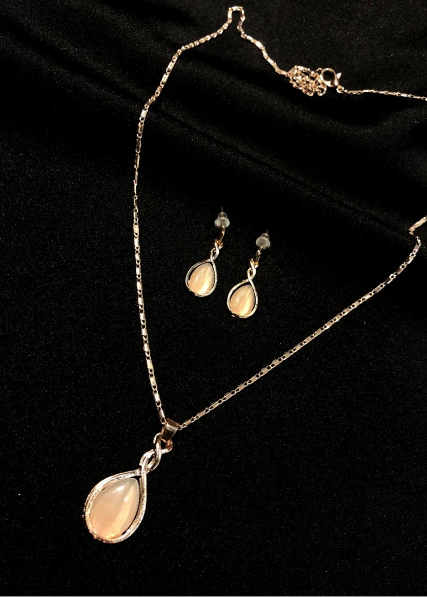 Ожерелье золотое напрокат или продажу в салоне в Краснодаре