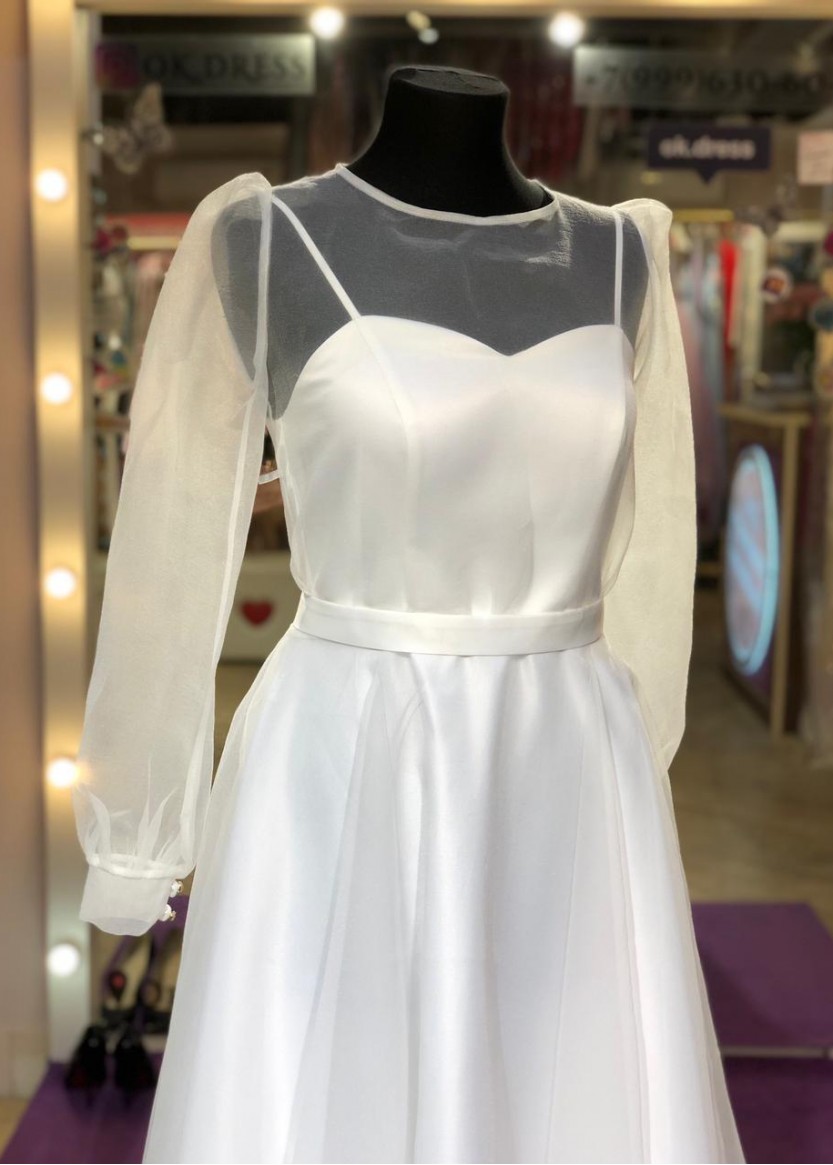 Белое свадебное миди платье с рукавом напрокат 