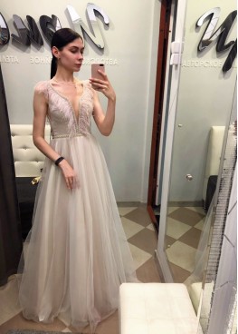 Свадебное платье с перьями напрокат в Краснодаре | Аренда платья с перьевой отделкой