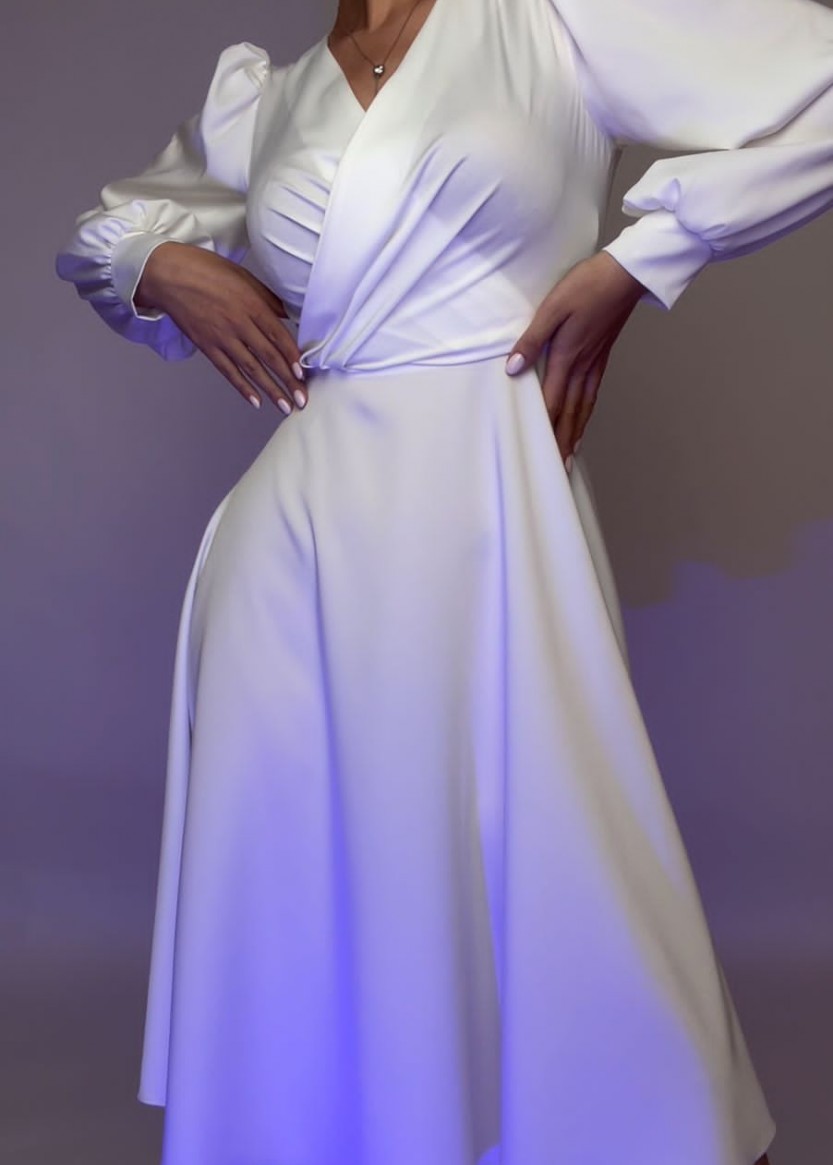 Белое простое короткое шелковое платье с рукавом напрокат 