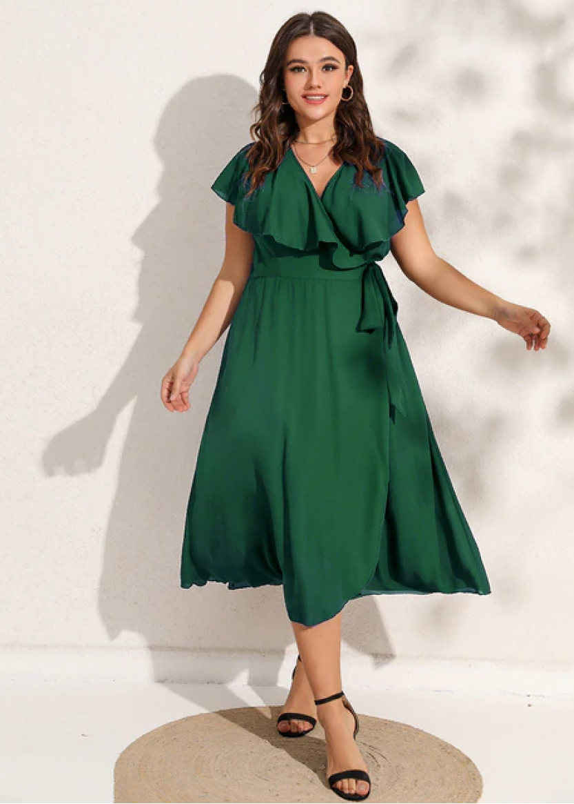 Зеленое короткое платье ниже колена большого размера в Краснодаре