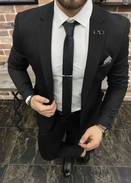 Черный классический костюм мужской напрокат | Аренда делового костюма в Краснодаре
