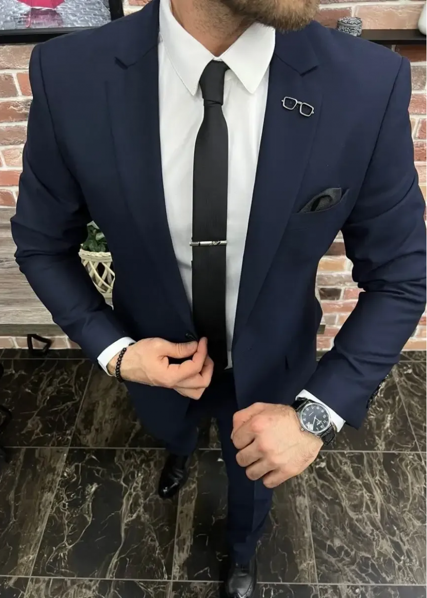 Синий классический костюм напрокат