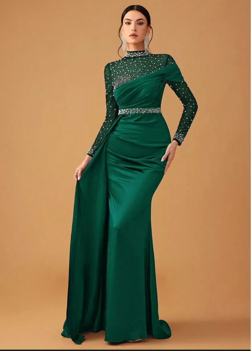 Темно-зеленое платье с рукавом и шлейфом напрокат в Краснодаре
