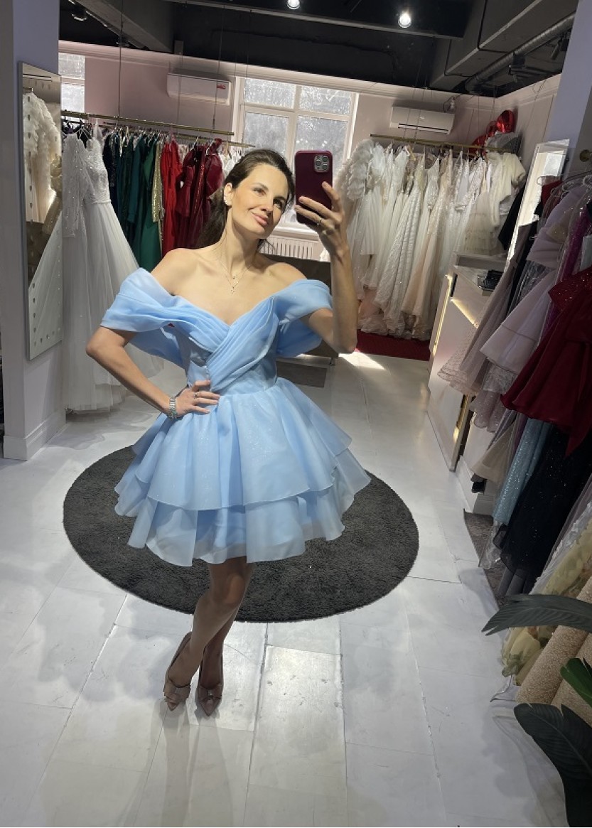 Короткое выпускное платье голубого цвета