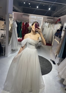 Свадебное платье с расшитым блестящим верхом | Купить или прокат | Наряд для невесты Свадебное платье с расшитым блестящим верхом | Купить или прокат | Наряд для невесты