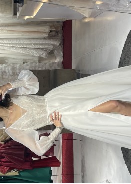 Свадебное платье напрокат с рукавами | Длинное в пол с расшитым блестящим верхом | Элегантный наряд Свадебное платье напрокат с рукавами | Длинное в пол с расшитым блестящим верхом | Элегантный наряд