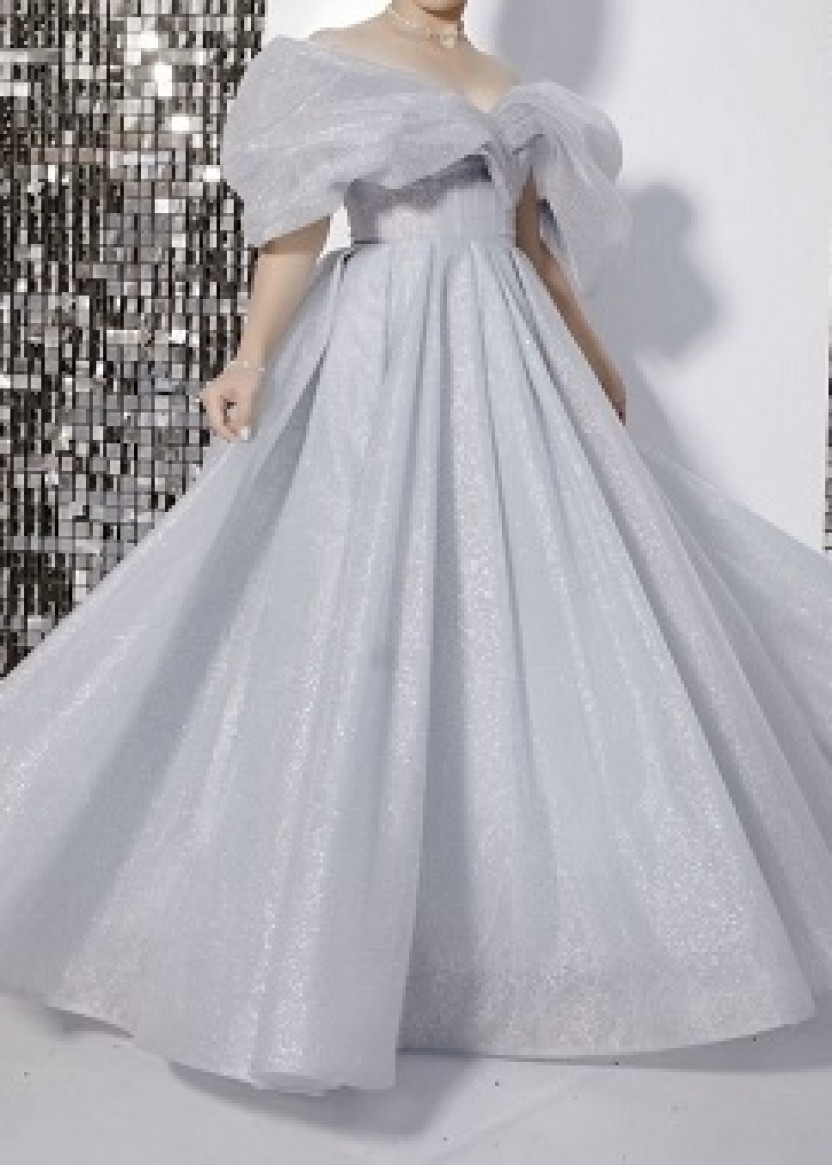 Глиттерное мини-платье на выпускной 2026