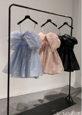 Блестящее короткое платье с глиттером и объемными плечами | Купить новое или напрокат | Трендовый коктейльный наряд