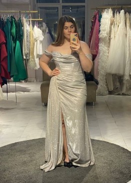 Серебристое платье с глиттером большого размера напрокат в Краснодаре — аренда в салоне Окей Дресс с бесплатным подгоном по фигуре Серебристое платье с глиттером большого размера напрокат в Краснодаре — аренда в салоне Окей Дресс с бесплатным подгоном по фигуре