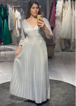 Серебряное вечернее платье большого размера напрокат в Краснодаре — аренда в салоне Окей Дресс с бесплатным подгоном по фигуре Серебряное вечернее платье большого размера напрокат в Краснодаре — аренда в салоне Окей Дресс с бесплатным подгоном по фигуре