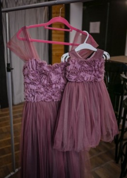 Комплект платьев фэмили лук мама+дочь сиреневый | Прокат на фотосессию | Парные наряды для нежных снимков Комплект платьев фэмили лук мама+дочь сиреневый | Прокат на фотосессию | Парные наряды для нежных снимков