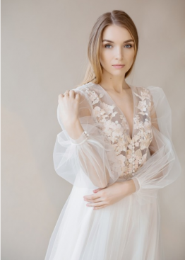 Длинное платье в пол с кружевом и прозрачными легкими рукавами | Купить или напрокат | Романтичный вечерний наряд Длинное платье в пол с кружевом и прозрачными легкими рукавами | Купить или напрокат | Романтичный вечерний наряд