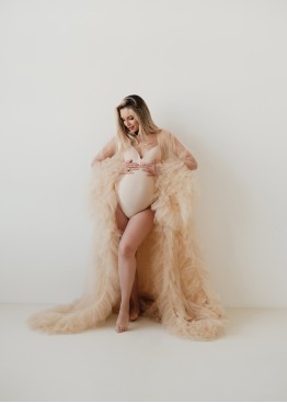 Бежевая накидка ярусная напрокат на фотосессию Бежевая накидка ярусная напрокат на фотосессию